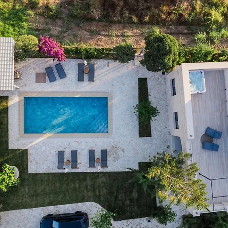 Jacomo Private Villa *